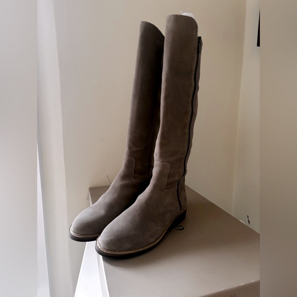 Donald Pliner Women's Isla Suede knee high Boot Size 8. **Like new** - Picture 3 of 11